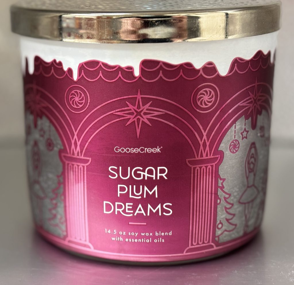 Label embellishments on a candle
